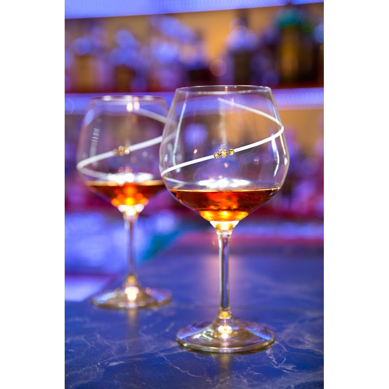 Silhouette gin tonic