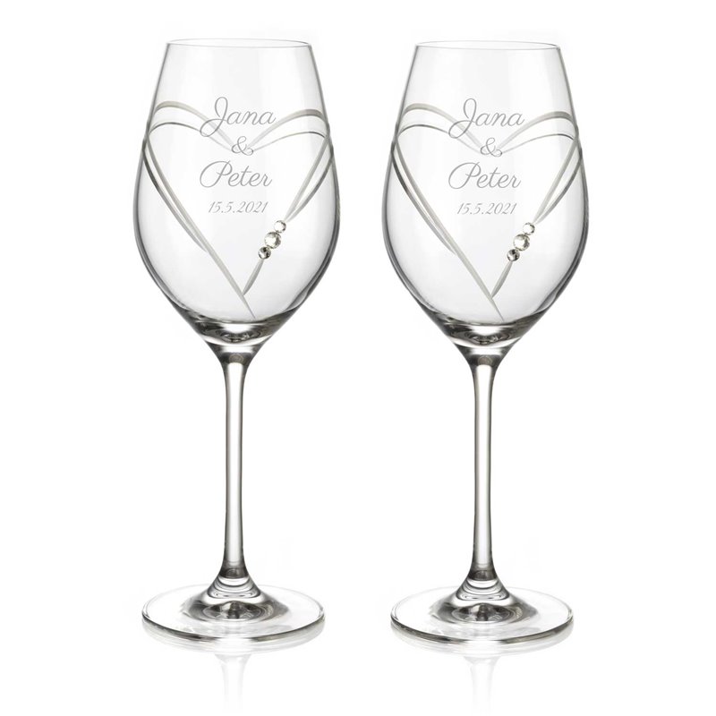 Dva svadobné poháre Hearts na biele a ružové víno - vrátane gravírovania písmom Parisienne