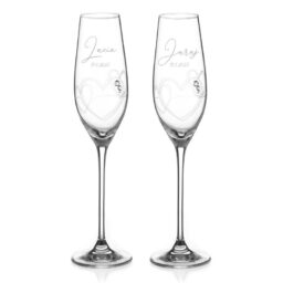 gravírované svadobné poháre s motívom srdca a Swarovski kamienkami